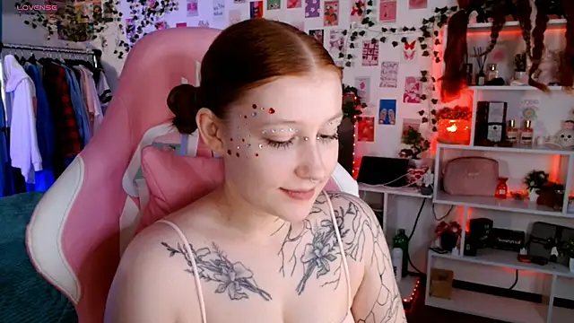 Ayla Hicks online show from November 2025 07:03:01 PM