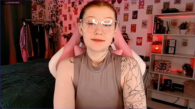 Ayla Hicks online show from October 2025 03:08:01 AM