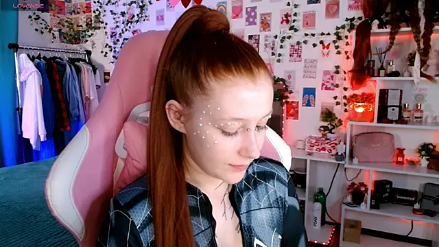 Ayla Hicks online show from November 2025 08:08:01 PM