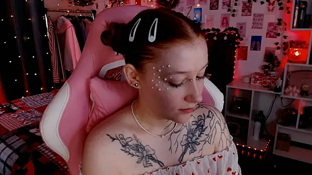 Ayla Hicks online show from December 2025 08:42:02 PM