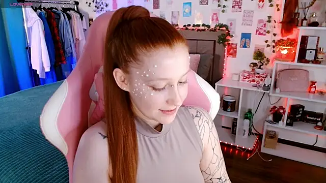 Ayla Hicks online show from November 2025 07:14:02 PM