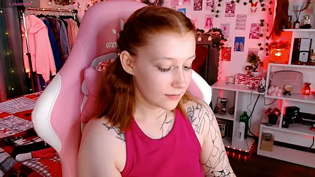 Ayla Hicks online show from November 2025 07:25:01 PM