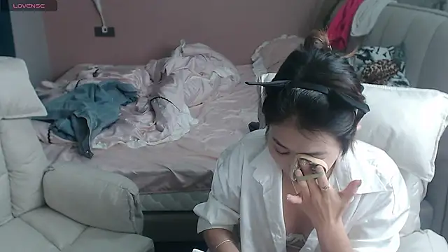 redrose520 online show from October 2025 12:48:01 PM