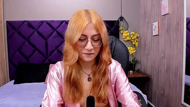 Snapshot of ChloeCampbell03 chatting on November 2025 02:44:02 PM ChloeCampbell03 online show from November 2025 02:44:02 PM