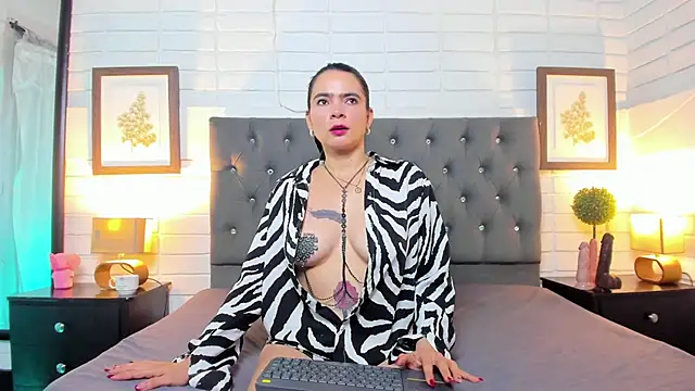 Samantha Fiire online show from October 2025 12:17:02 PM