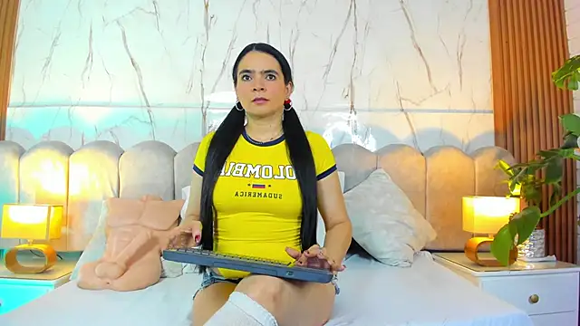 Samantha Fiire online show from June 2026 12:37:02 PM