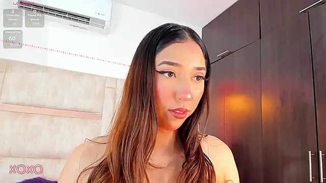 emily  walker online show from November 2025 12:42:01 PM