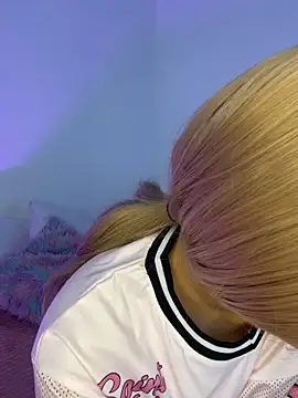 emily  walker online show from April 2026 04:19:01 AM