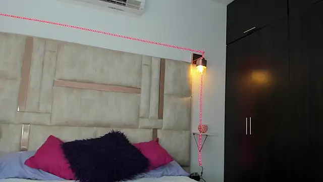 emily  walker online show from November 2025 12:27:01 PM