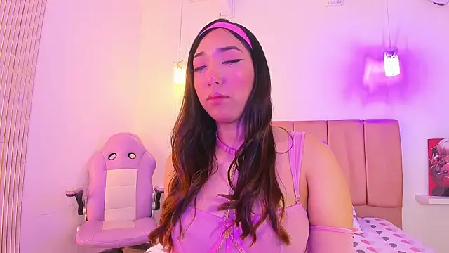 emily  walker online show from December 2025 03:32:02 AM