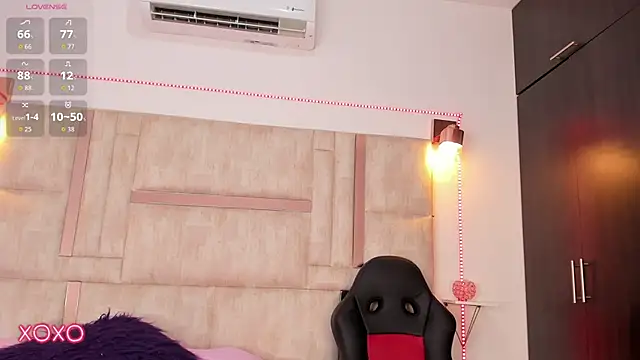 emily  walker online show from November 2025 12:53:01 PM