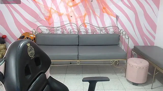 Snapshot of saabrina_ chatting on November 2025 01:05:02 PM saabrina online show from November 2025 01:05:02 PM