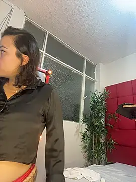 Snapshot of liz_and_thiago chatting on October 2025 09:16:02 PM liz and thiago online show from October 2025 09:16:02 PM