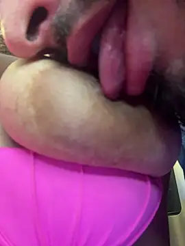 Snapshot of liz_and_thiago chatting on January 2026 01:58:02 PM liz and thiago online show from January 2026 01:58:02 PM