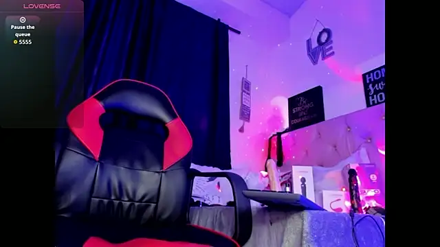 Nicolle Ferran online show from February 2026 07:01:01 PM