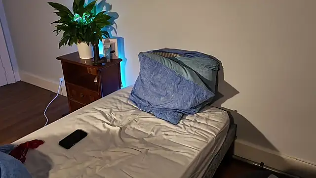 Snapshot of Vibrating_ass chatting on October 2025 06:53:02 PM Vibrating ass online show from October 2025 06:53:02 PM