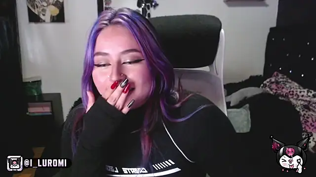 Iluromi online show from November 2025 06:22:01 PM