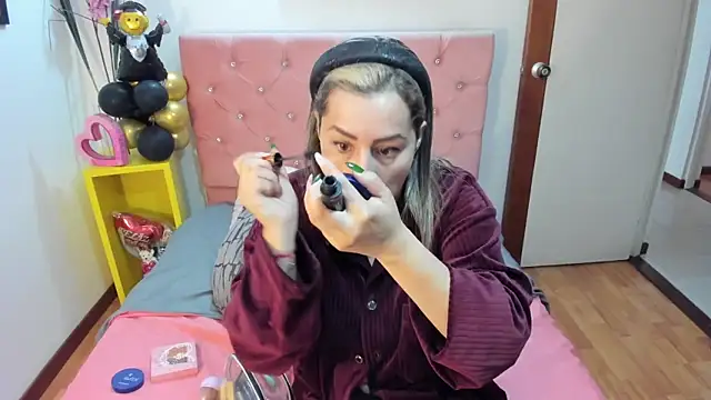 tinalorenz  online show from October 2025 01:43:02 PM
