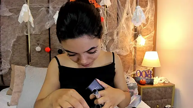 AriaBelles online show from November 2025 12:10:02 PM