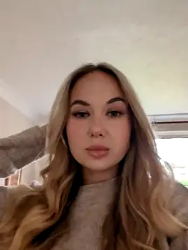 Snapshot of BarbieDolly_x chatting on October 2025 02:30:02 PM BarbieDolly x online show from October 2025 02:30:02 PM