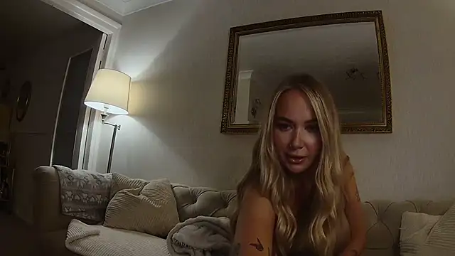 Snapshot of BarbieDolly_x chatting on September 2025 12:39:01 AM BarbieDolly x online show from September 2025 12:39:01 AM