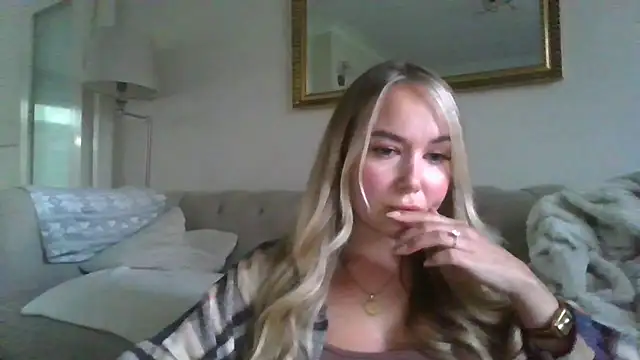 Snapshot of BarbieDolly_x chatting on September 2025 05:42:02 PM BarbieDolly x online show from September 2025 05:42:02 PM