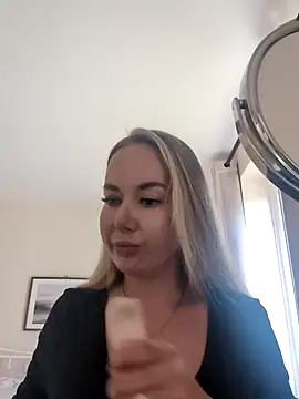 Snapshot of BarbieDolly_x chatting on September 2025 10:33:02 AM BarbieDolly x online show from September 2025 10:33:02 AM