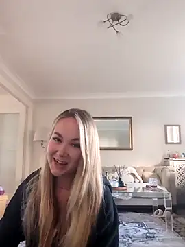 Snapshot of BarbieDolly_x chatting on October 2025 02:16:02 PM BarbieDolly x online show from October 2025 02:16:02 PM