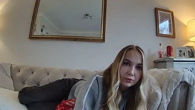 Snapshot of BarbieDolly_x chatting on October 2025 02:40:01 PM BarbieDolly x online show from October 2025 02:40:01 PM