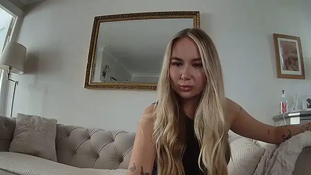 Snapshot of BarbieDolly_x chatting on September 2025 01:28:02 PM BarbieDolly x online show from September 2025 01:28:02 PM