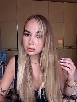 Snapshot of BarbieDolly_x chatting on October 2025 01:56:02 PM BarbieDolly x online show from October 2025 01:56:02 PM