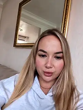 Snapshot of BarbieDolly_x chatting on October 2025 01:43:02 PM BarbieDolly x online show from October 2025 01:43:02 PM