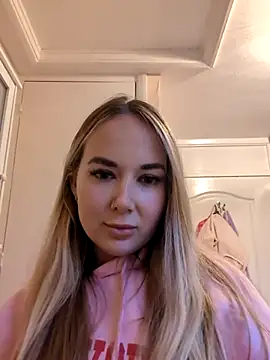 Snapshot of BarbieDolly_x chatting on October 2025 03:56:02 PM BarbieDolly x online show from October 2025 03:56:02 PM