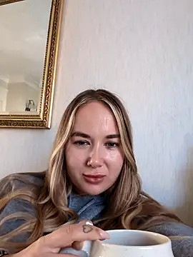 Snapshot of BarbieDolly_x chatting on October 2025 03:56:01 PM BarbieDolly x online show from October 2025 03:56:01 PM