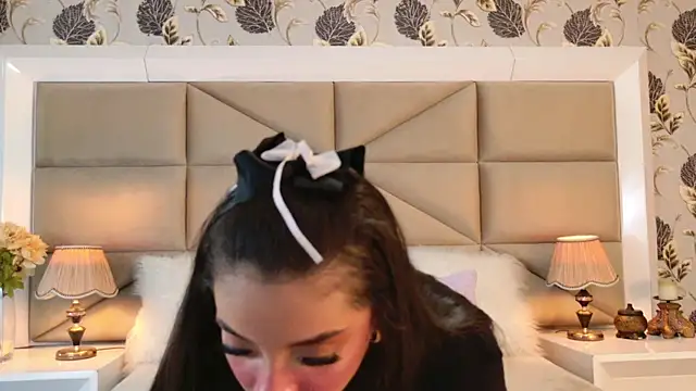 Snapshot of MayaDeLuca chatting on December 2025 01:01:02 PM MayaDeLuca online show from December 2025 01:01:02 PM