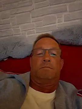 TommyTom76 online show from September 2025 09:43:01 PM