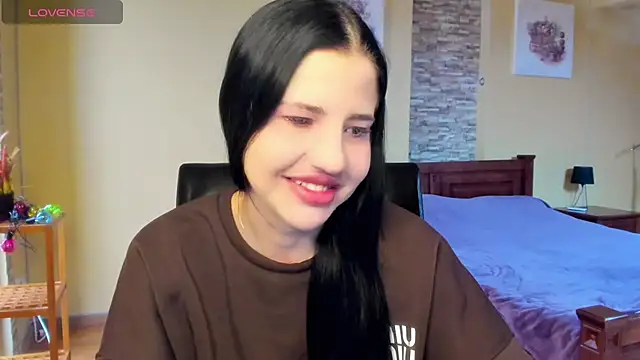 Malibu J online show from November 2025 12:15:02 PM