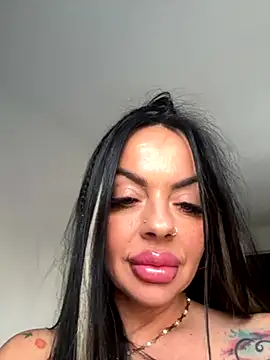 Snapshot of CarmenMB chatting on October 2025 03:09:02 PM CarmenMB online show from October 2025 03:09:02 PM