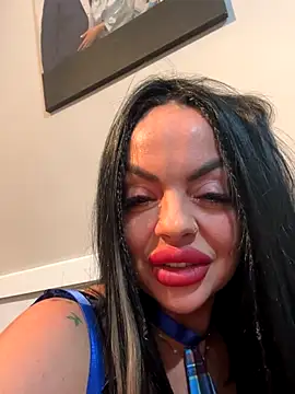 Snapshot of CarmenMB chatting on October 2025 08:00:01 PM CarmenMB online show from October 2025 08:00:01 PM