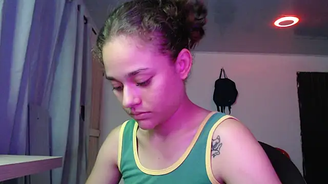 LittleCheerry69 online show from October 2025 02:39:01 PM