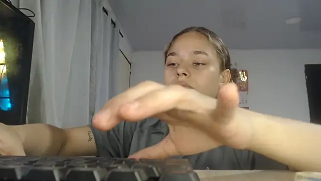 LittleCheerry69 online show from April 2026 03:09:01 PM