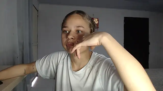 LittleCheerry69 online show from March 2026 04:08:02 PM