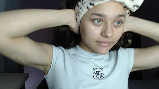 LittleCheerry69 online show from November 2025 04:11:01 PM