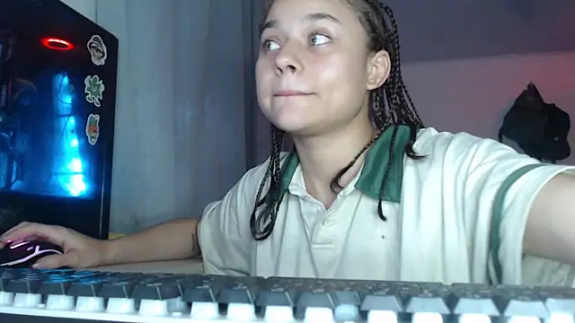 LittleCheerry69 online show from November 2025 03:45:01 PM