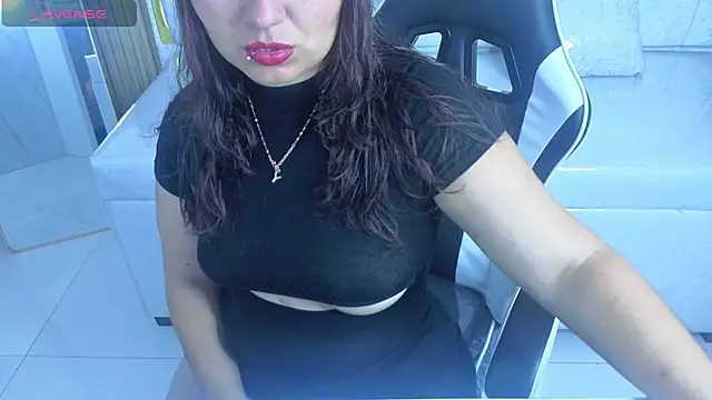 Saraah Tx online show from October 2025 03:04:01 AM