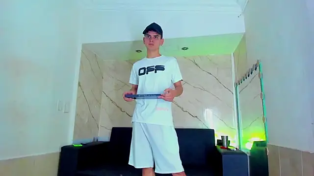 Snapshot of ALEX_MILLER25 chatting on November 2025 04:39:02 AM ALEX MILLER25 online show from November 2025 04:39:02 AM