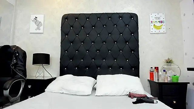 alana johnson 0 online show from April 2026 12:58:02 PM