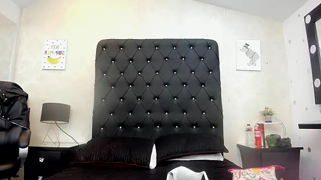 alana johnson 0 online show from April 2026 12:45:01 PM