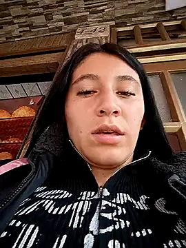   Antonella online show from October 2025 03:24:01 PM