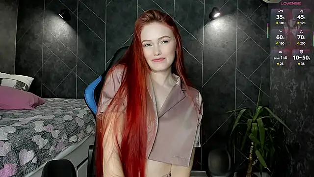 Red FoxGirl online show from October 2025 05:23:01 PM